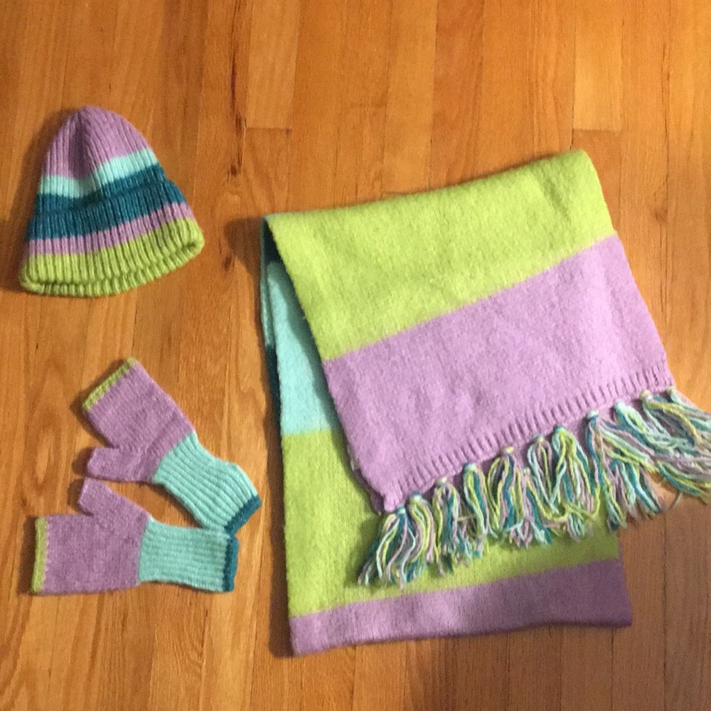 Gap hat, scarf and fingerless gloves set